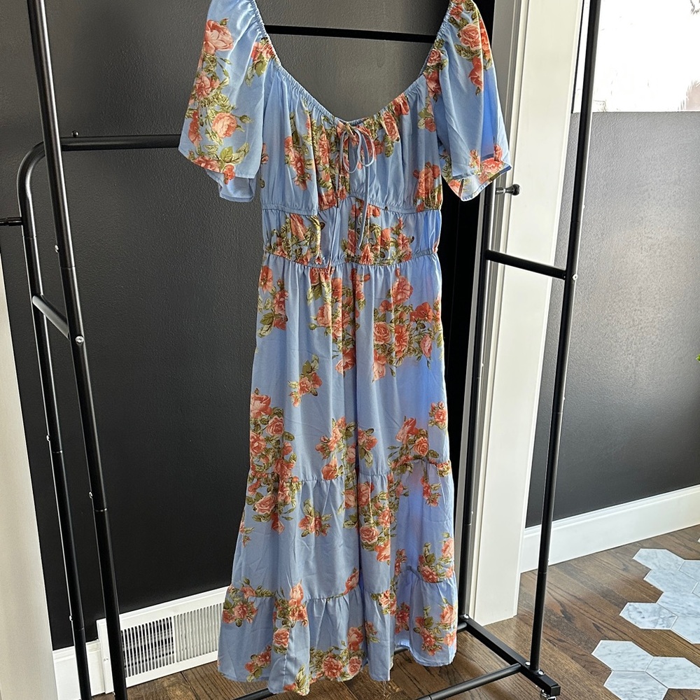 Chic Floral Maxi Dress in Blue